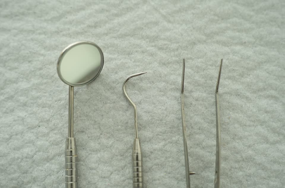 Mirror, explorer and probes on an exam tray