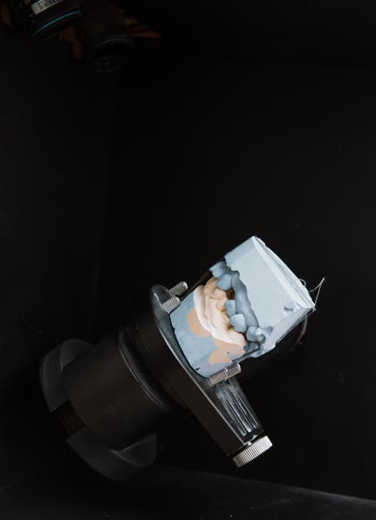 A model mounted in the scanner