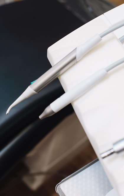 Scaler tips resting in the delivery unit
