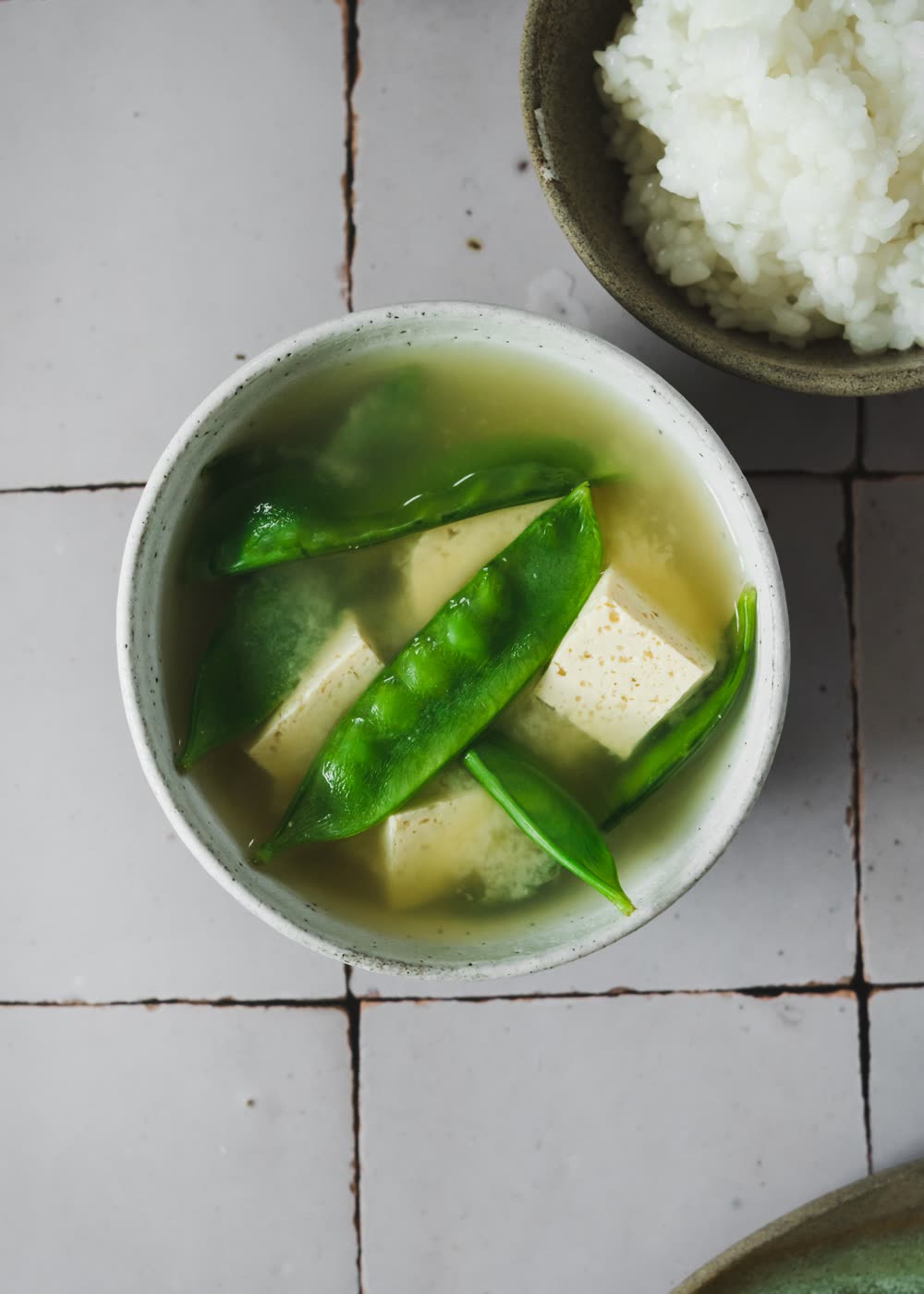 朝の膳のごはんと汁物