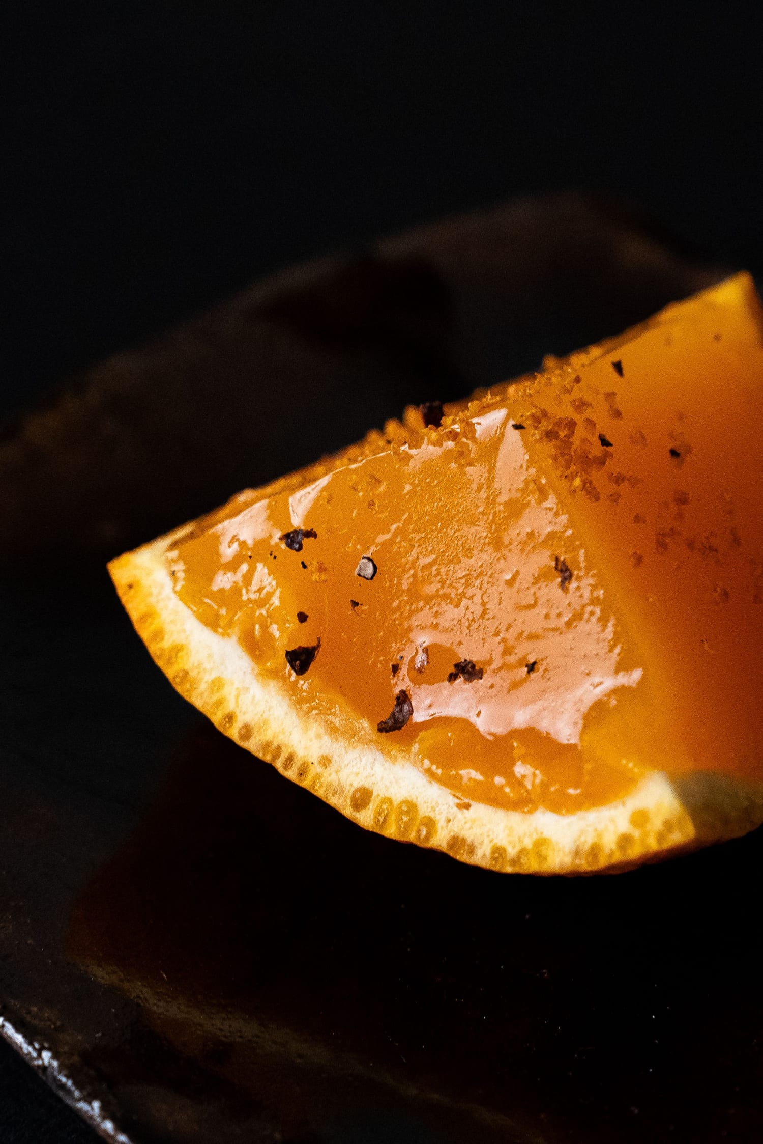 皮ごと切った柑橘の寒天菓子
