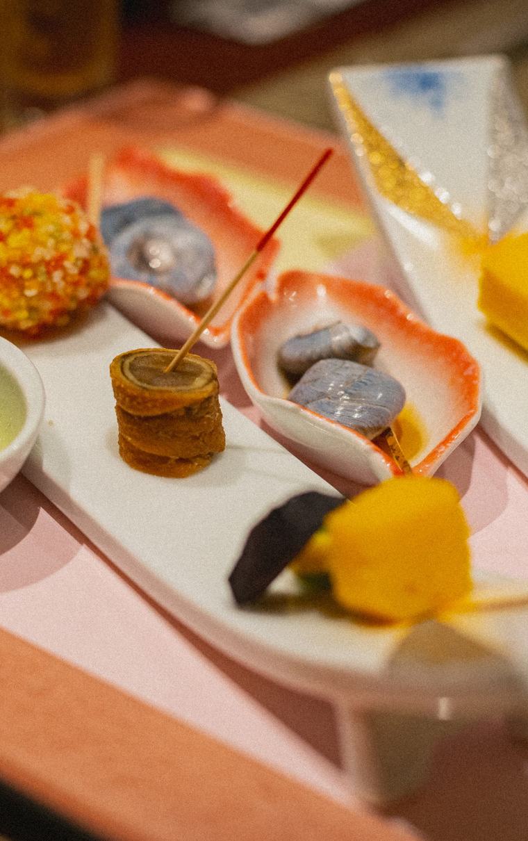 長皿に盛りつけた前菜。